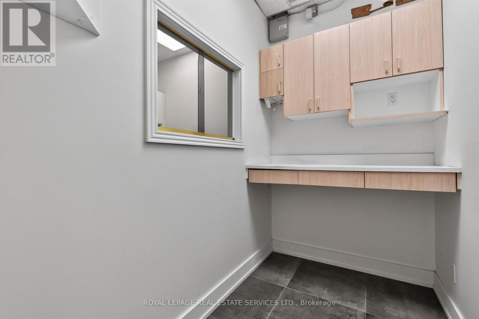 207/208 - 421 Bloor Street E Property Photo 24