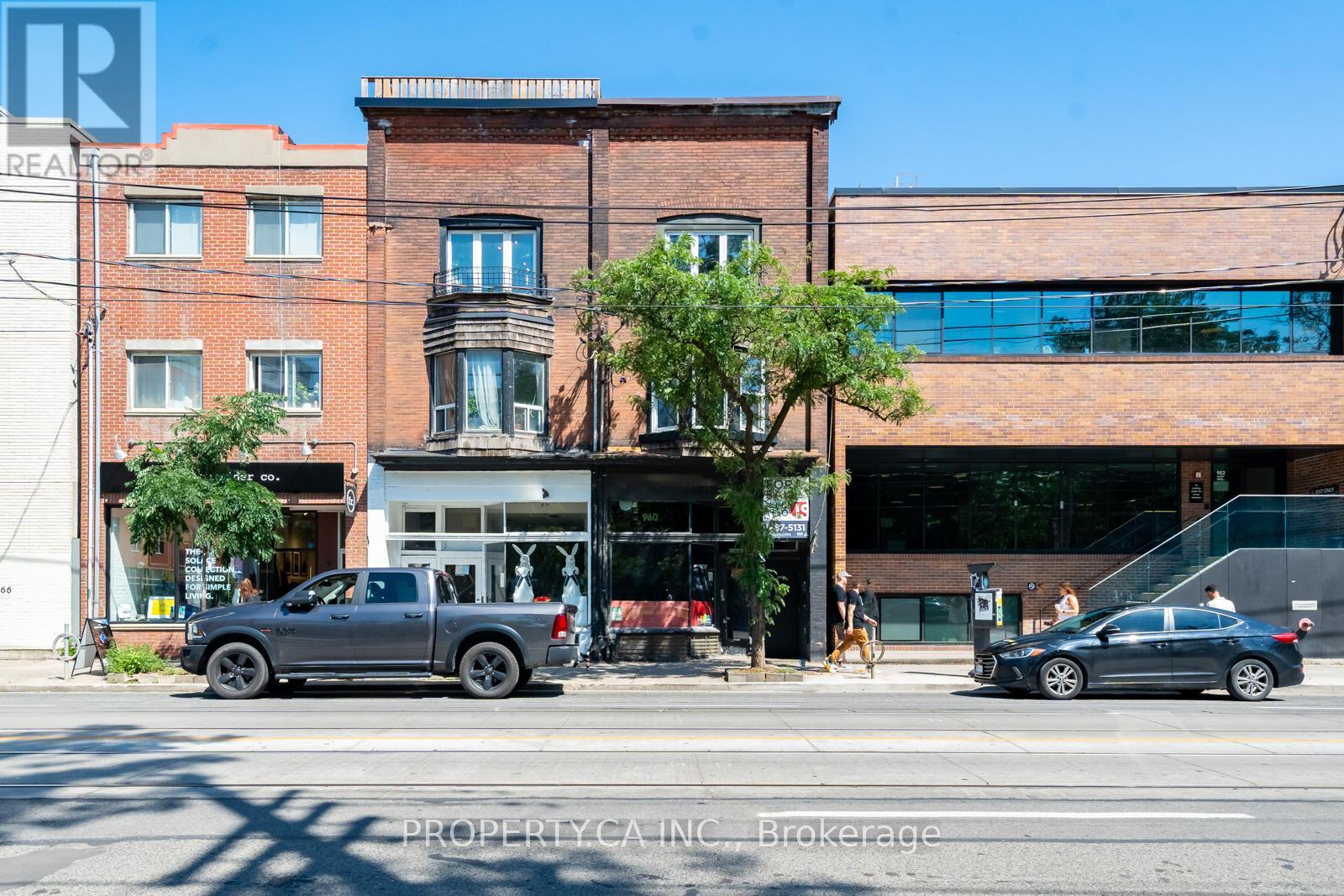 3 - 960 Queen Street W Property Photo 2