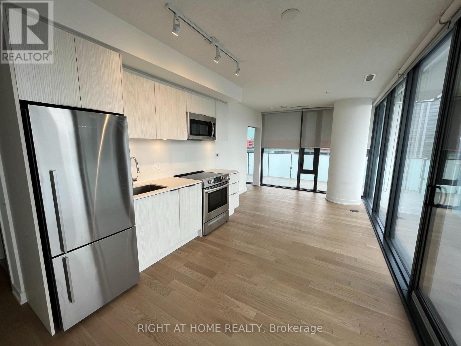 2112 - 25 Richmond Street E Property Photo 2