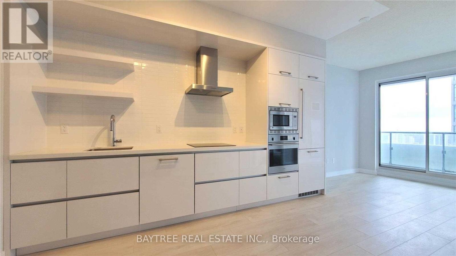 2004 - 2221 Yonge Street Property Photo 2