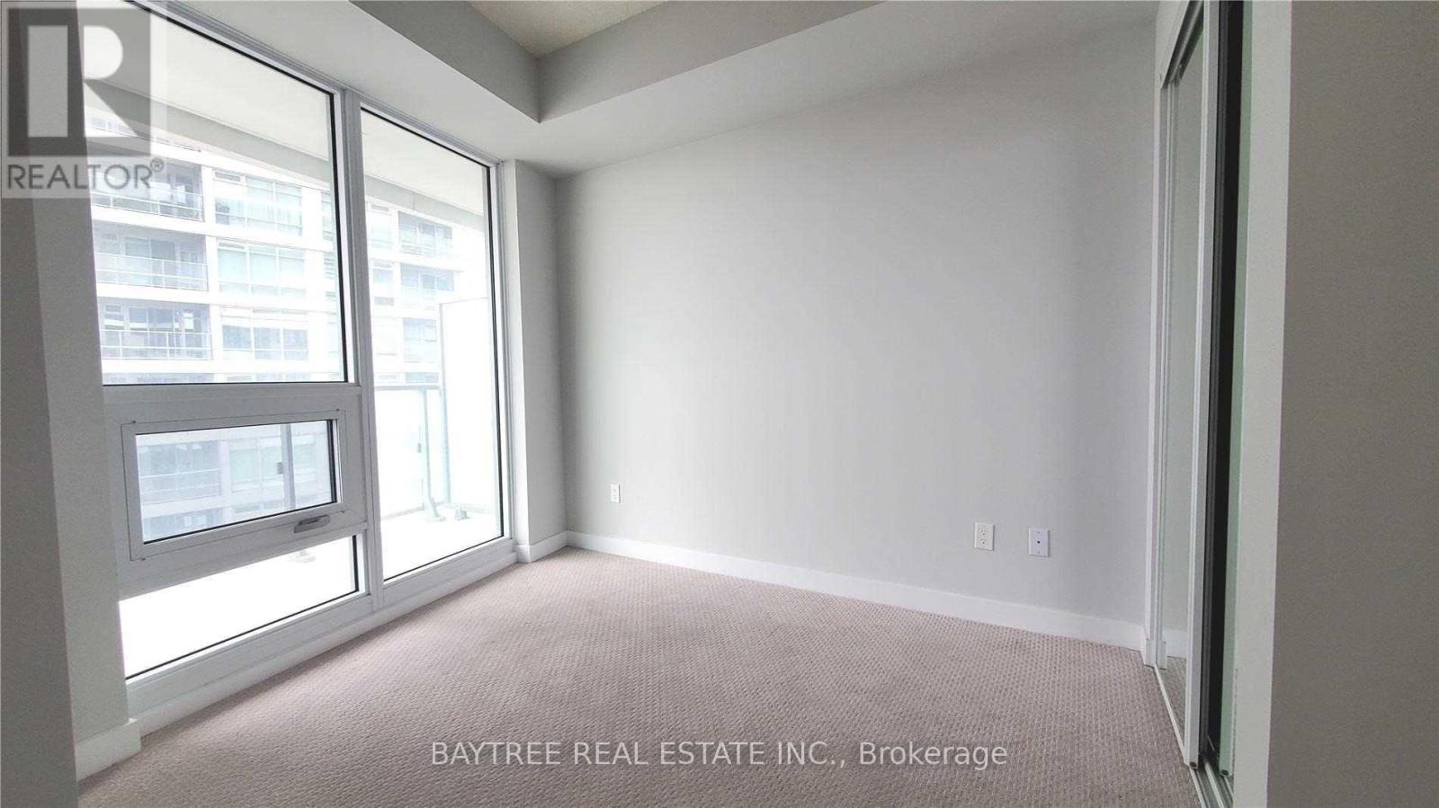 2004 - 2221 Yonge Street Property Photo 5