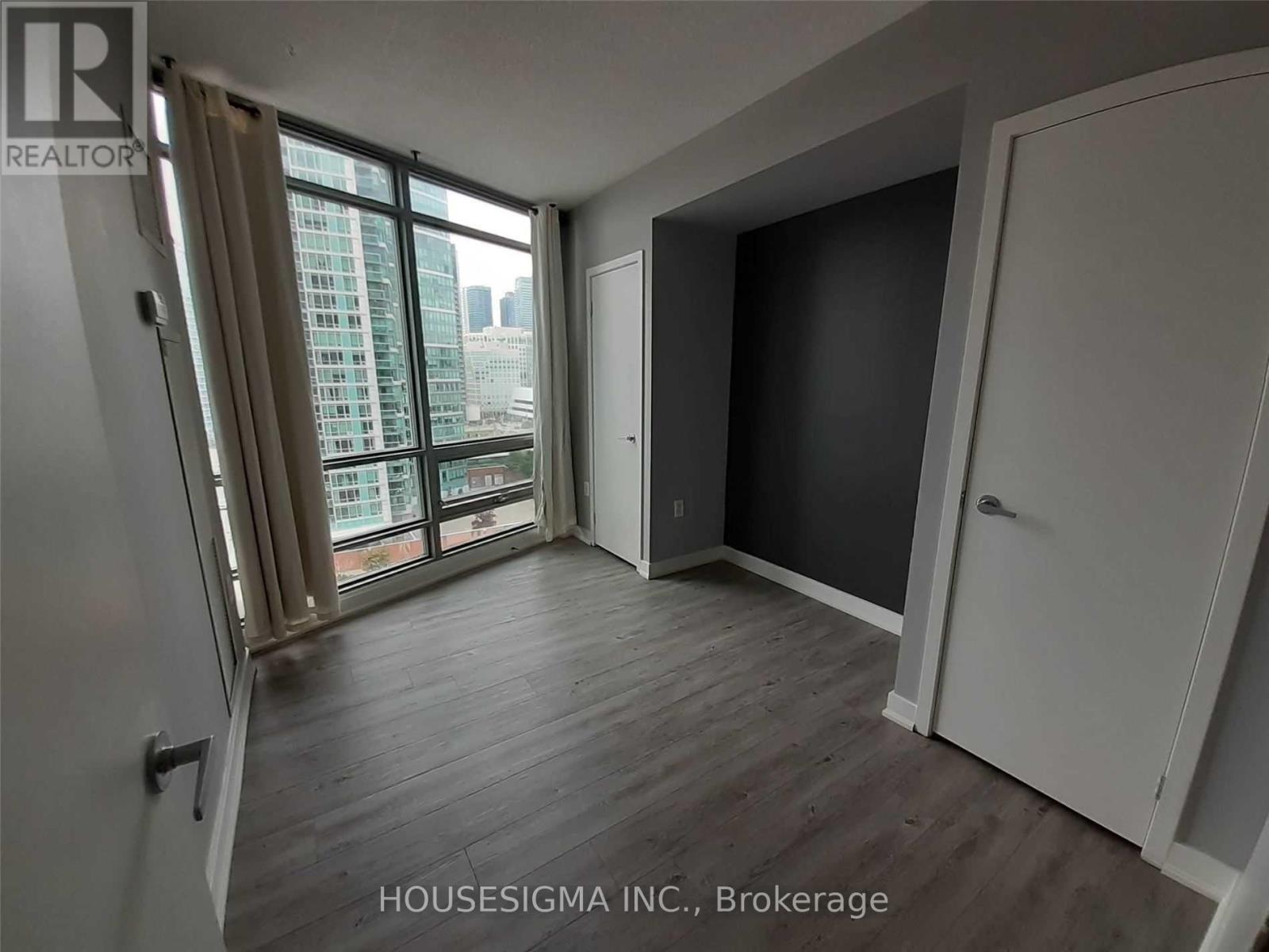 1203 - 3 Navy Wharf Court Property Photo 6