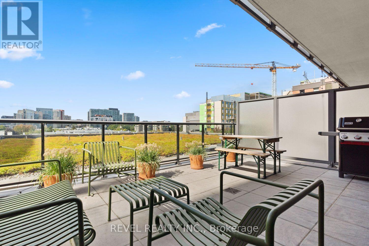 529 - 1030 KING STREET W Property Photo 1