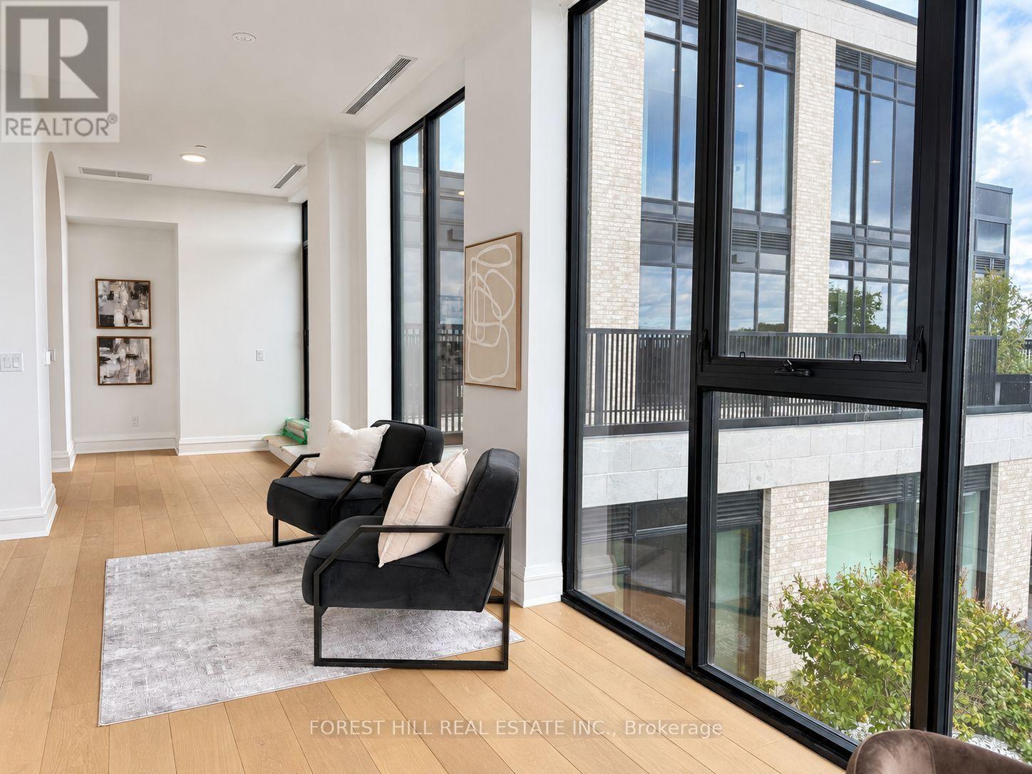 6a - 2010 Bathurst Street Property Photo 11