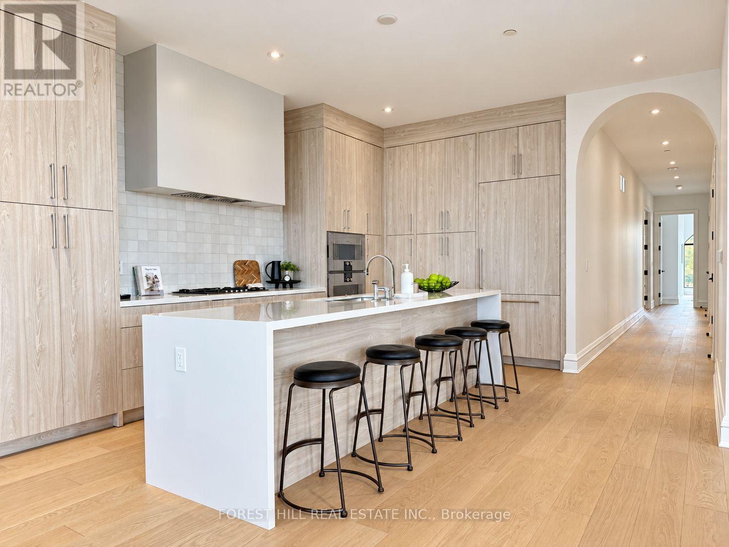 6a - 2010 Bathurst Street Property Photo 14