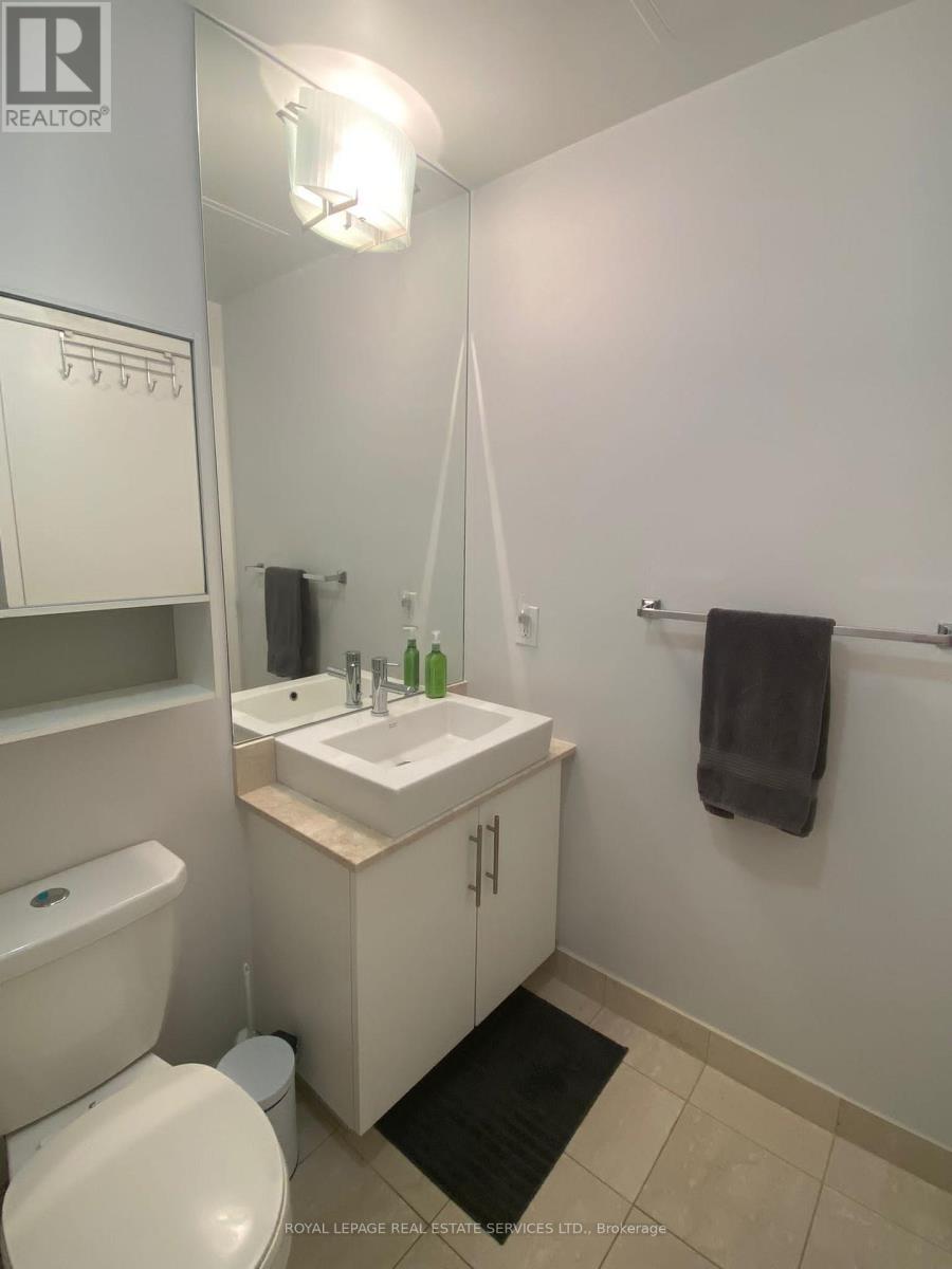 2310 - 55 Bremner Boulevard Property Photo 20