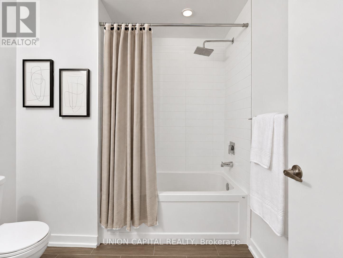 202 - 10 Willison Square Property Photo 15