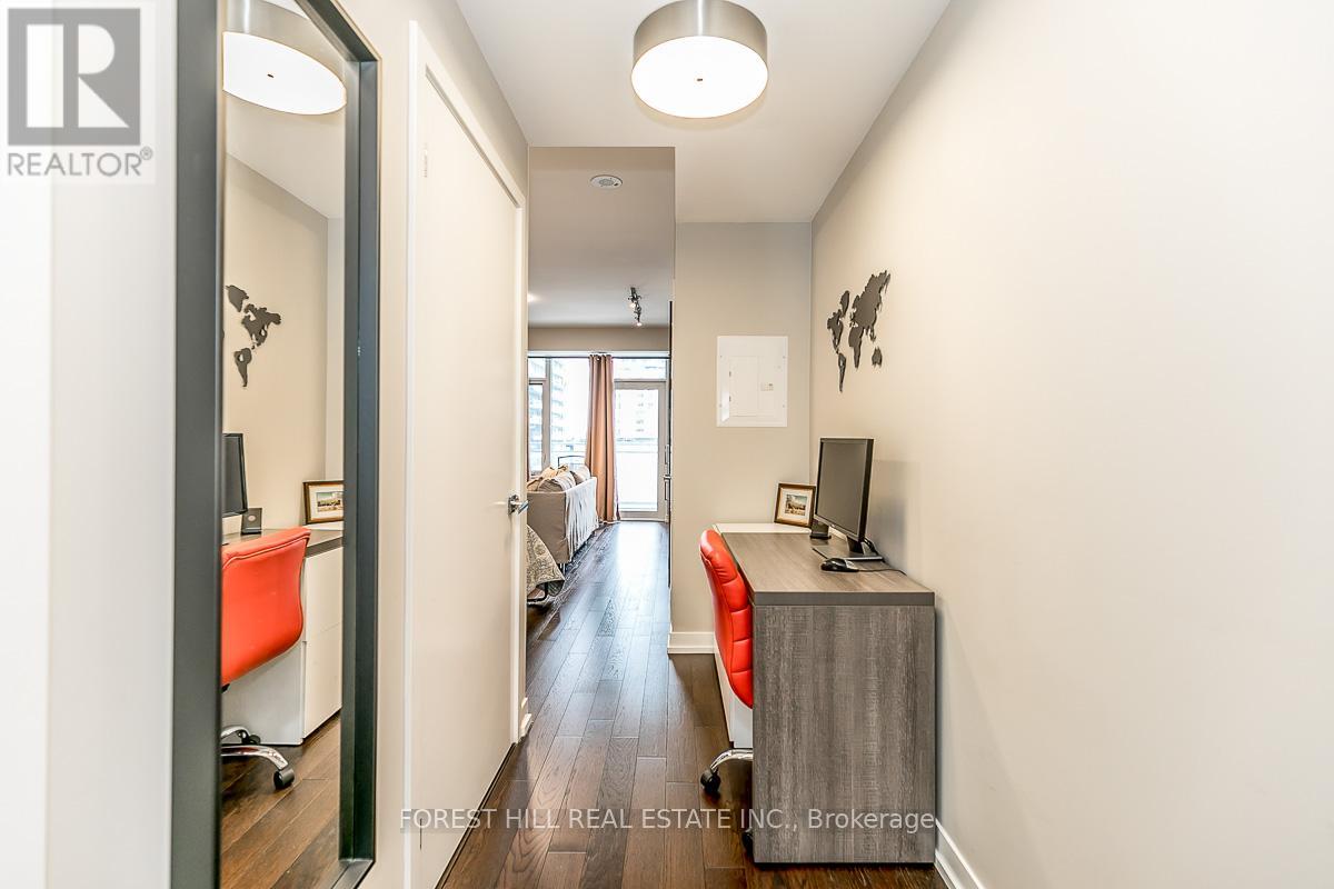 1003 - 21 Widmer Street Property Photo 7