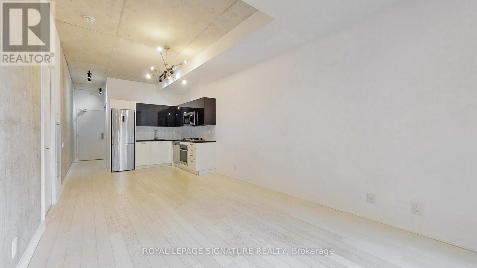 203 - 39 Brant Street Property Photo 4