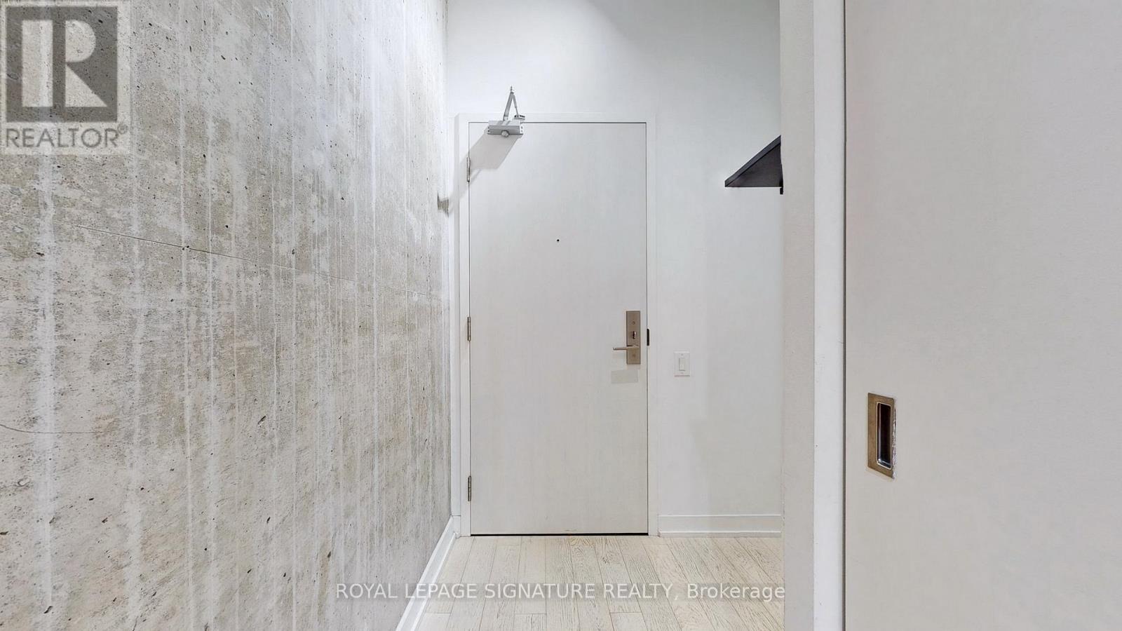 203 - 39 Brant Street Property Photo 9