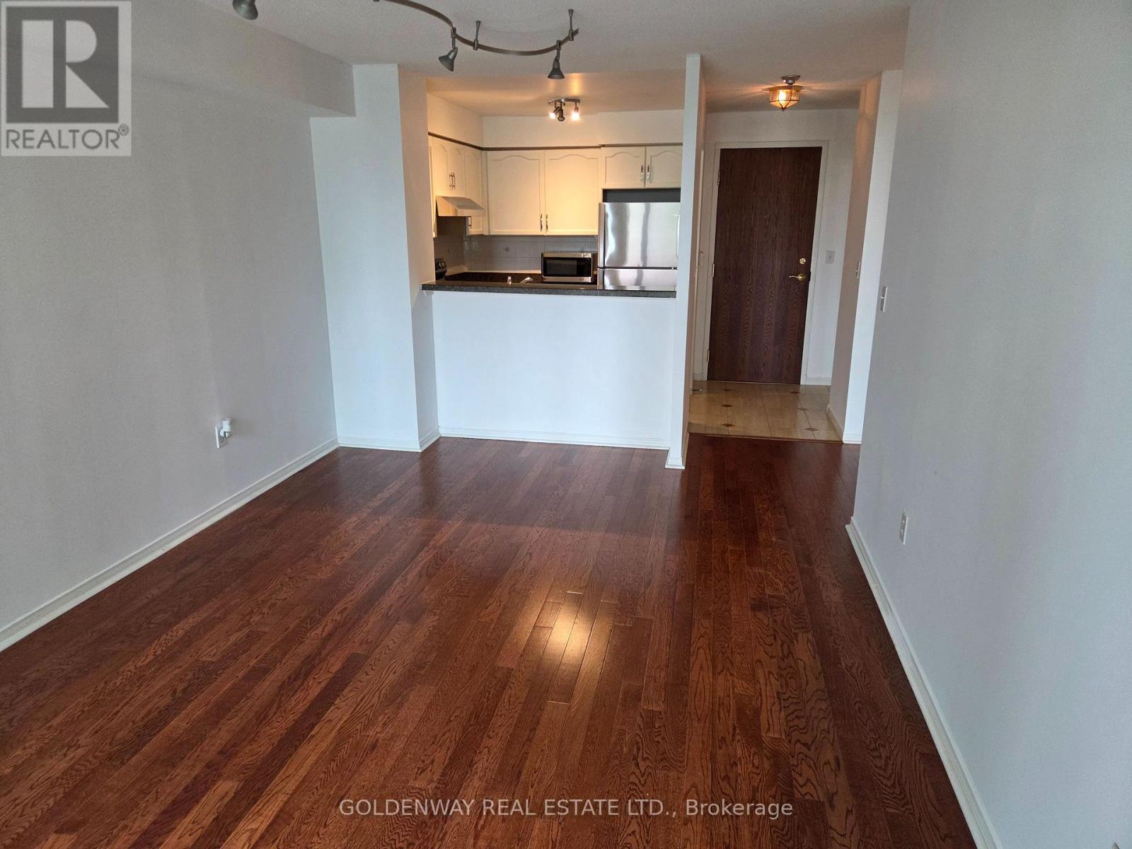 402 - 18 Pemberton Avenue Property Photo 8