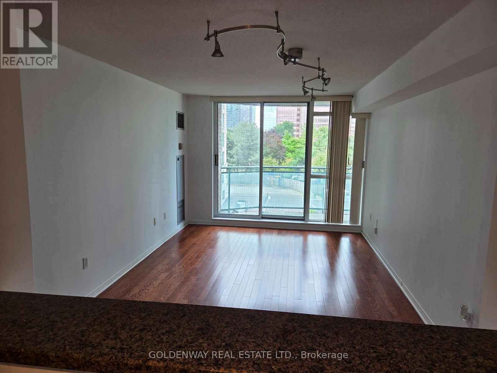 402 - 18 Pemberton Avenue Property Photo 9