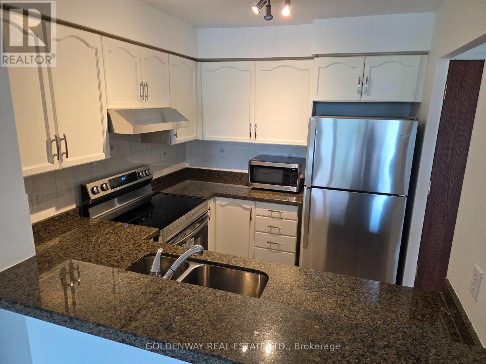 402 - 18 Pemberton Avenue Property Photo 10