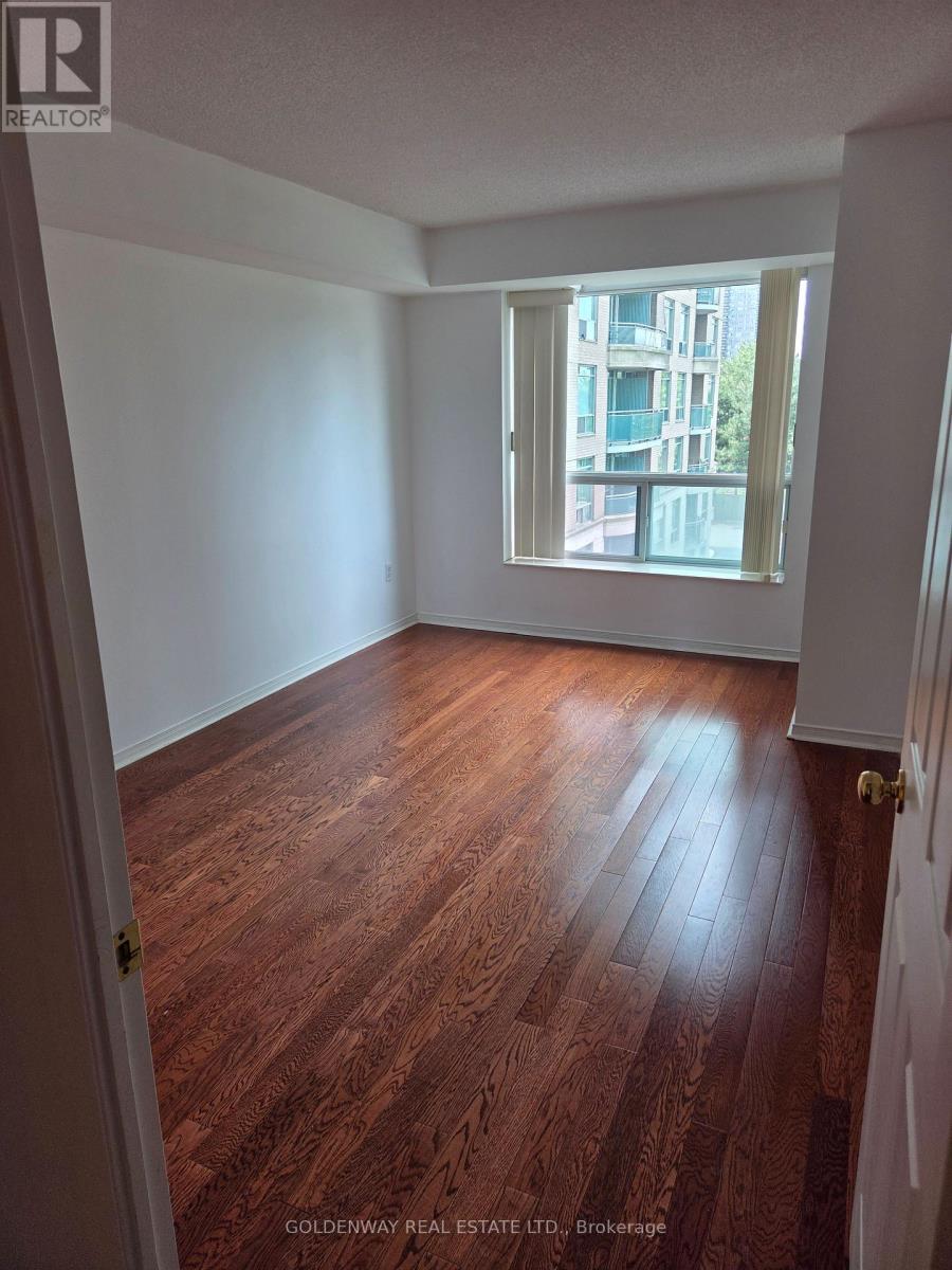 402 - 18 Pemberton Avenue Property Photo 12