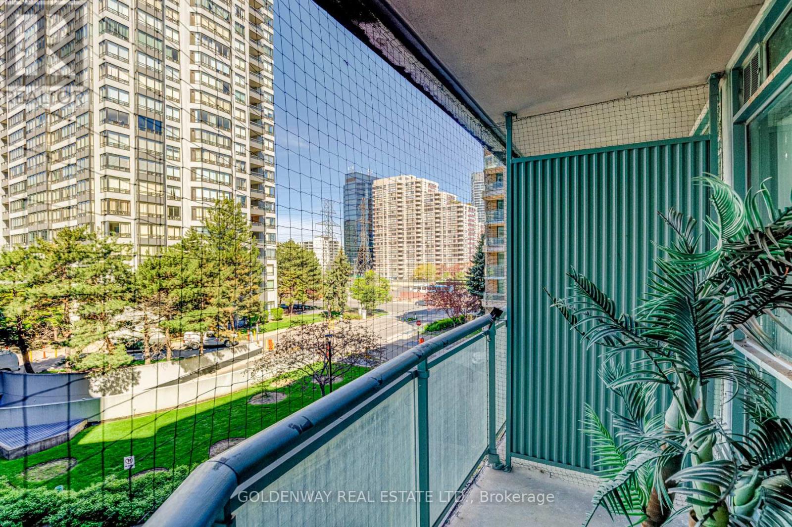 402 - 18 Pemberton Avenue Property Photo 16
