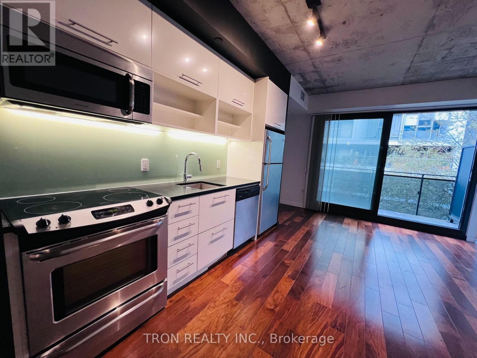 526 - 47 Lower River Street Property Photo 9