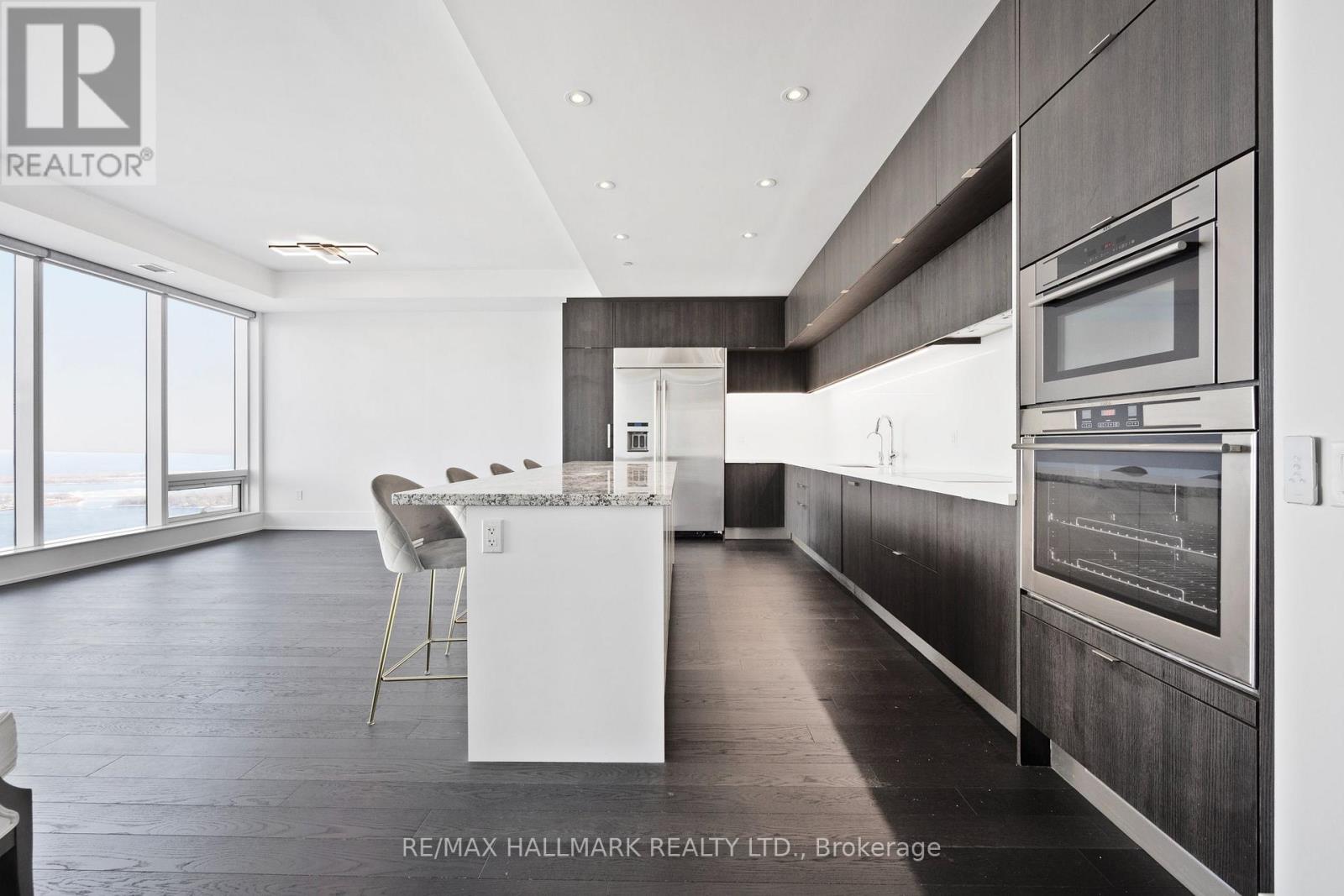 6403 - 10 York Street Property Photo 10