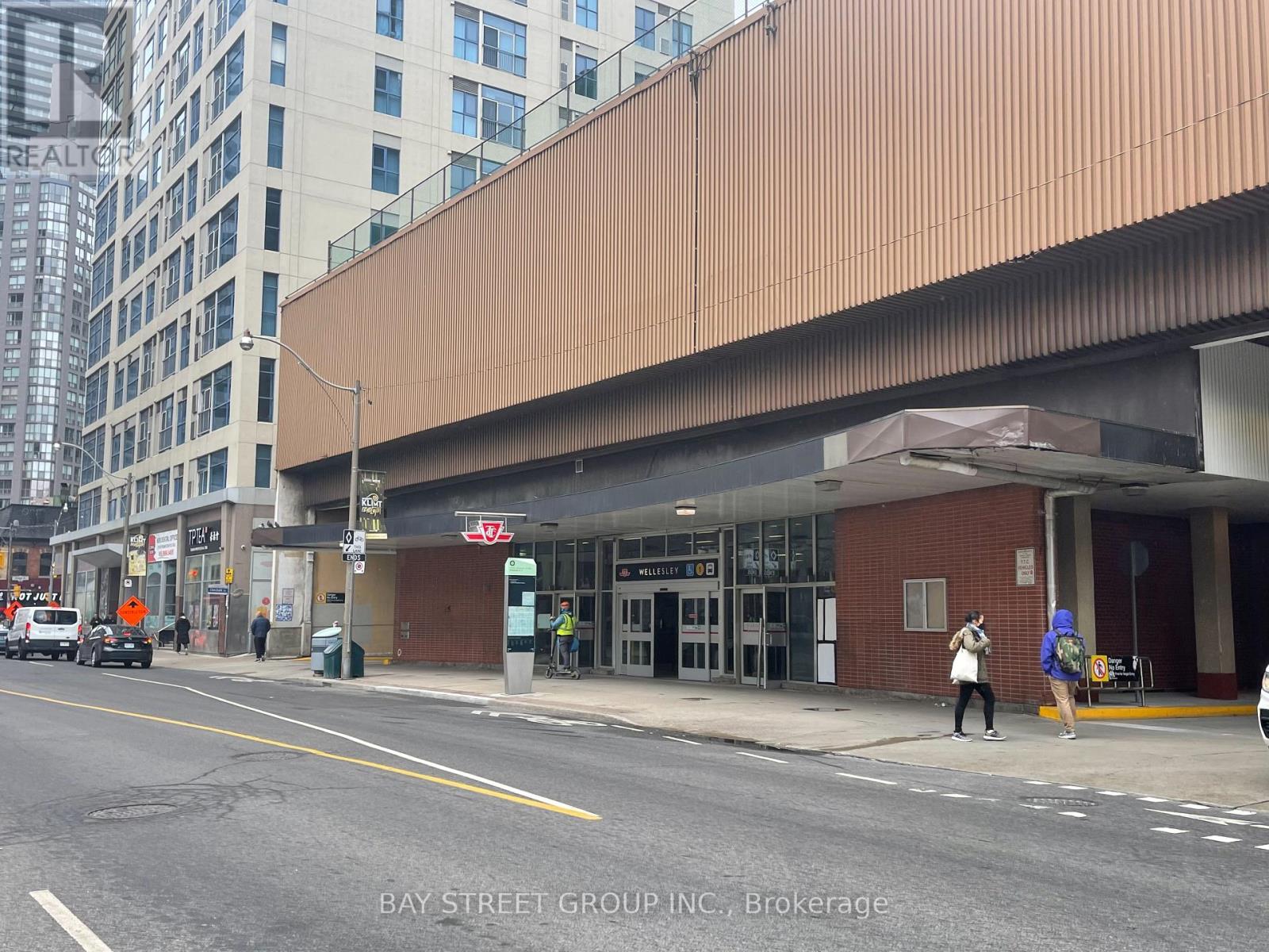 205 - 28 Wellesley Street E Property Photo 10