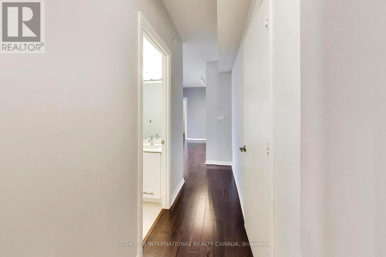 1122 - 460 Adelaide Street E Property Photo 3
