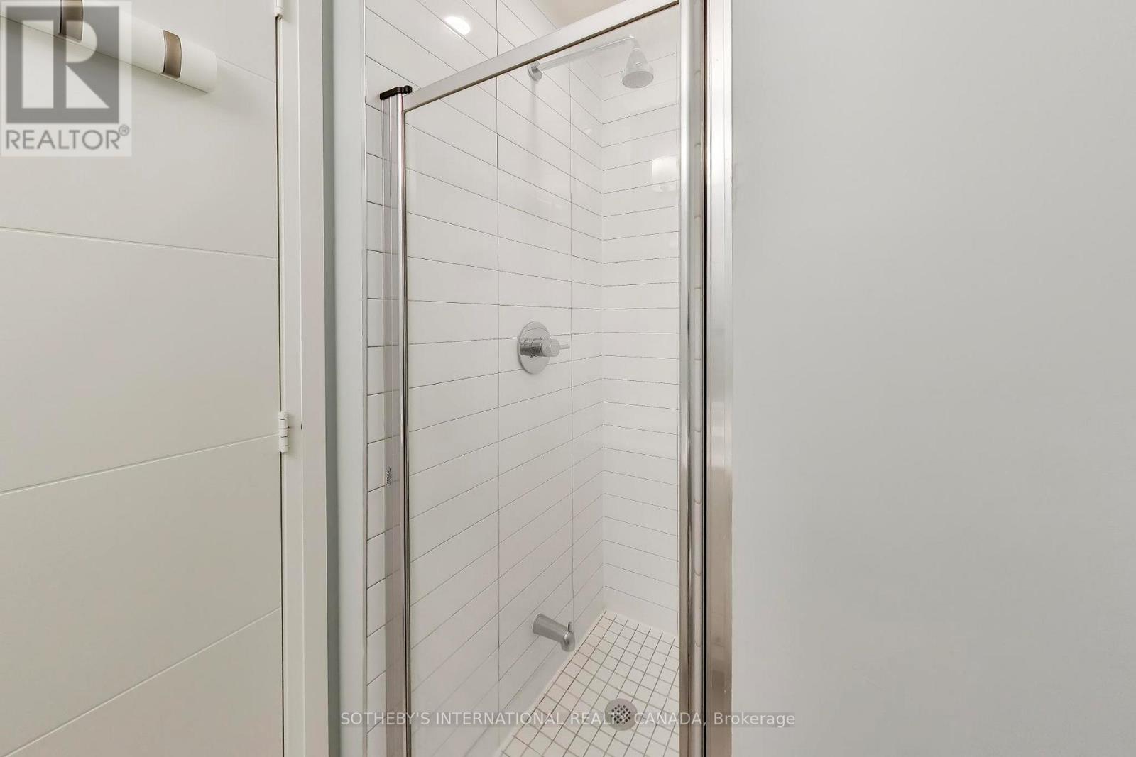 1122 - 460 Adelaide Street E Property Photo 15