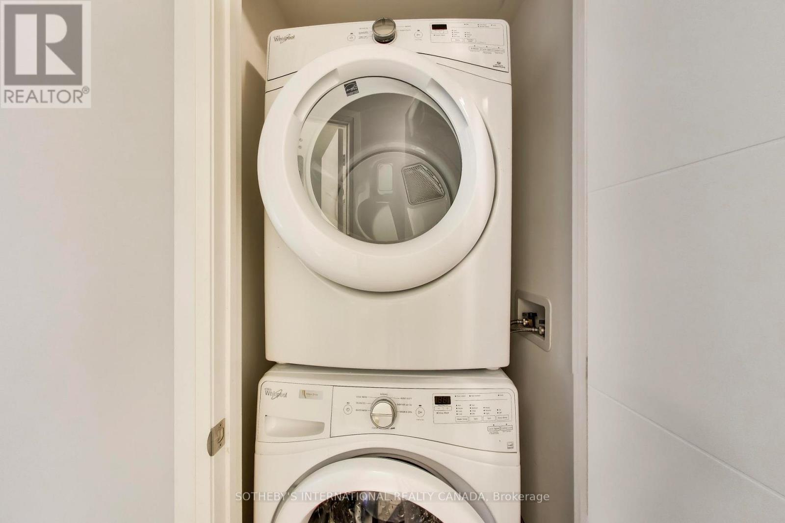 1122 - 460 Adelaide Street E Property Photo 16