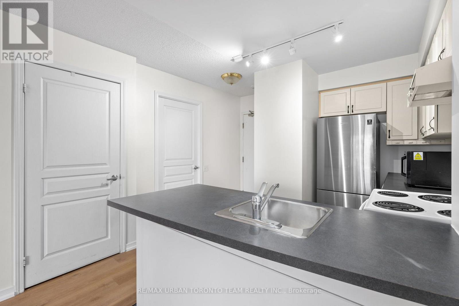 #505 - 140 Bathurst Street Property Photo 10