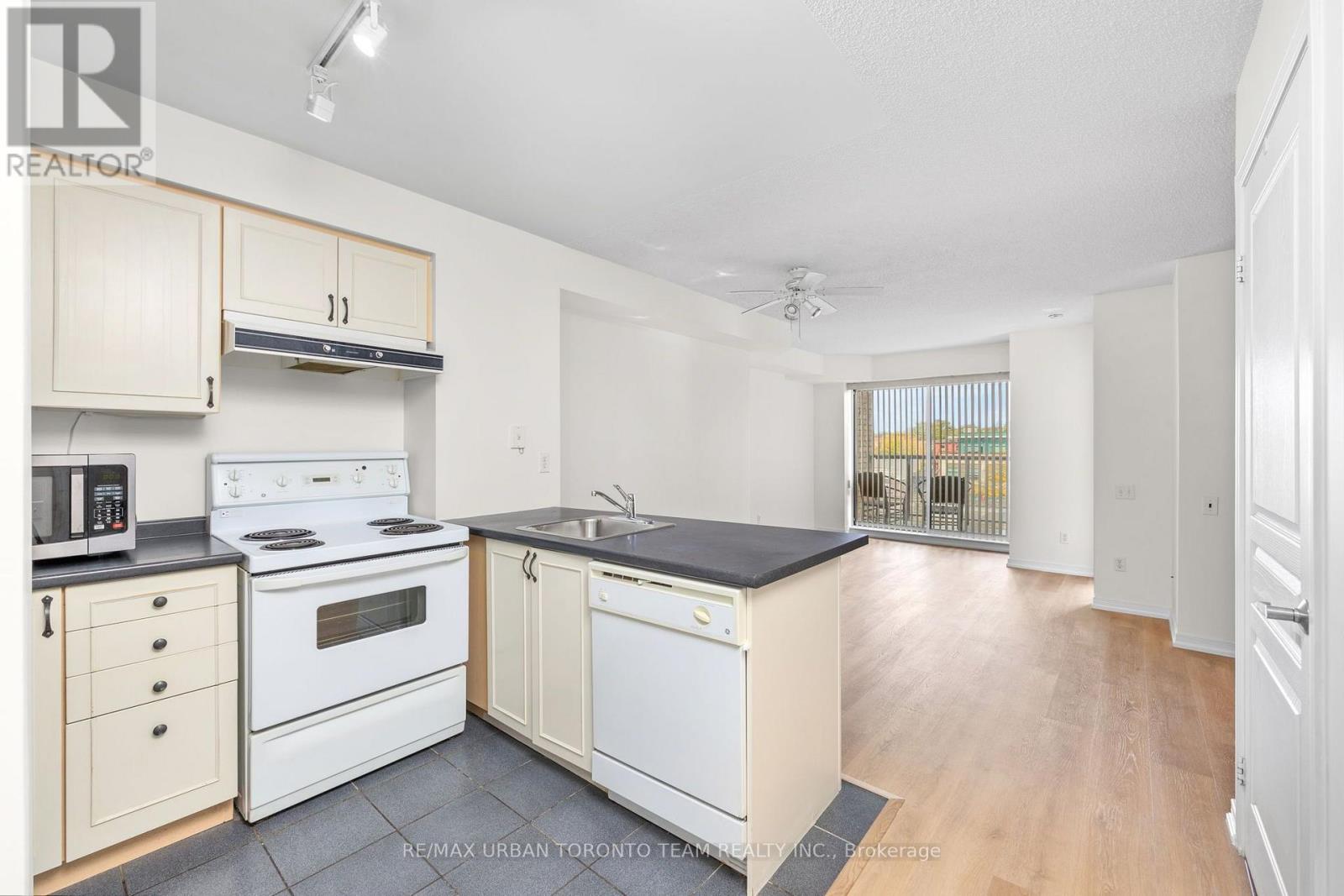 #505 - 140 Bathurst Street Property Photo 11