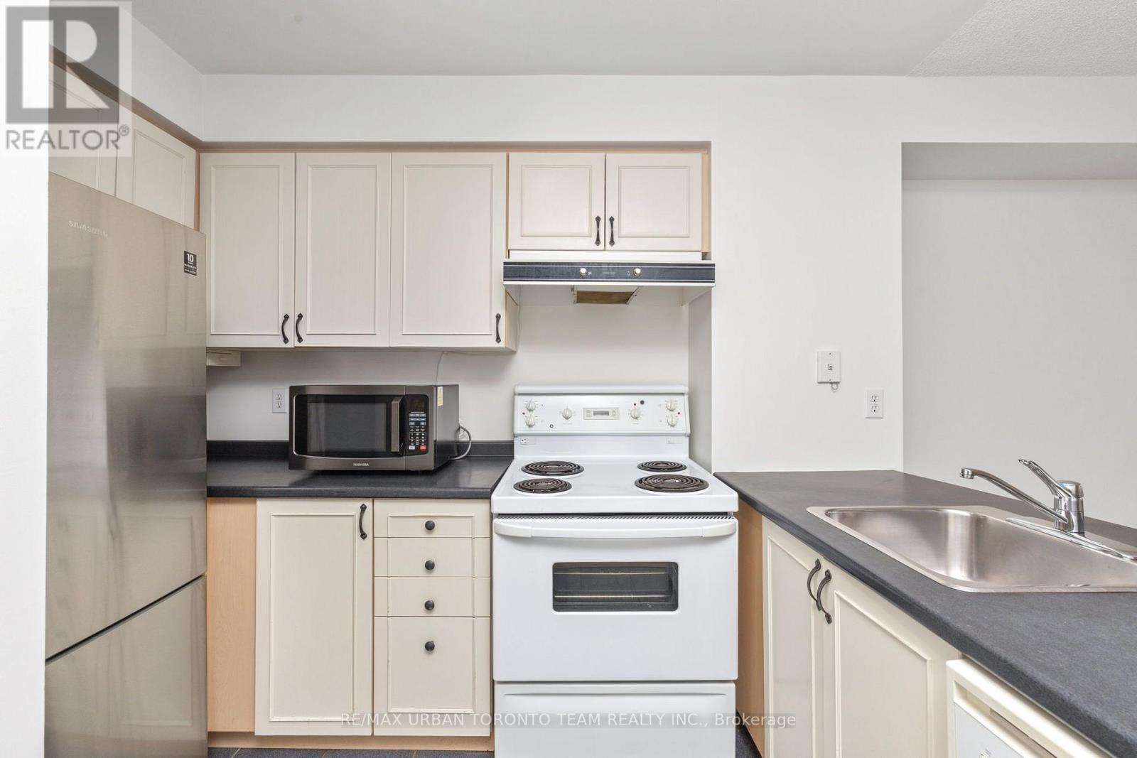 #505 - 140 Bathurst Street Property Photo 12