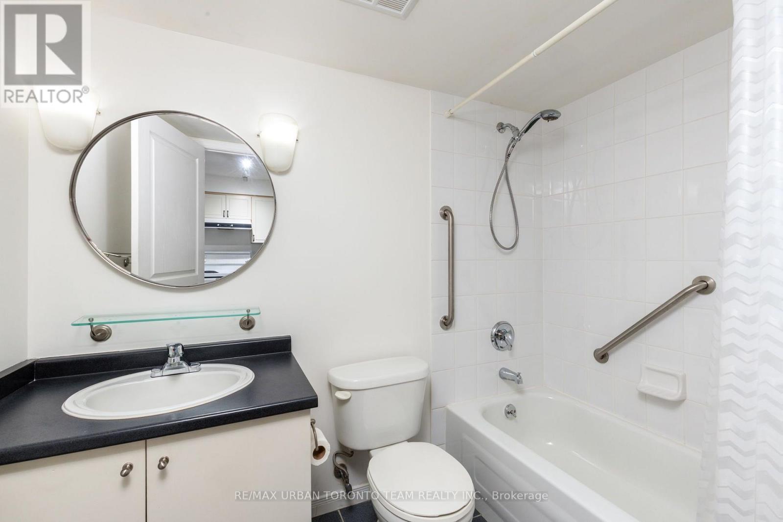 #505 - 140 Bathurst Street Property Photo 22