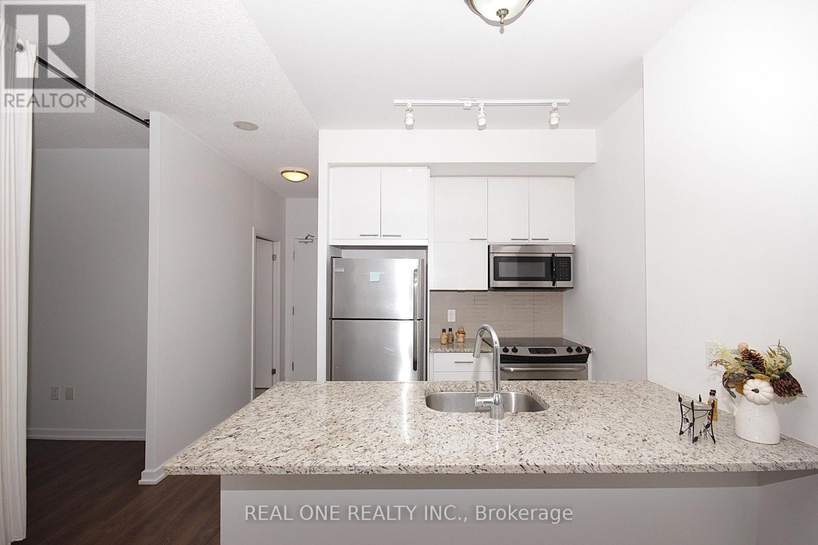 2611 - 66 Forest Manor Road Property Photo 7