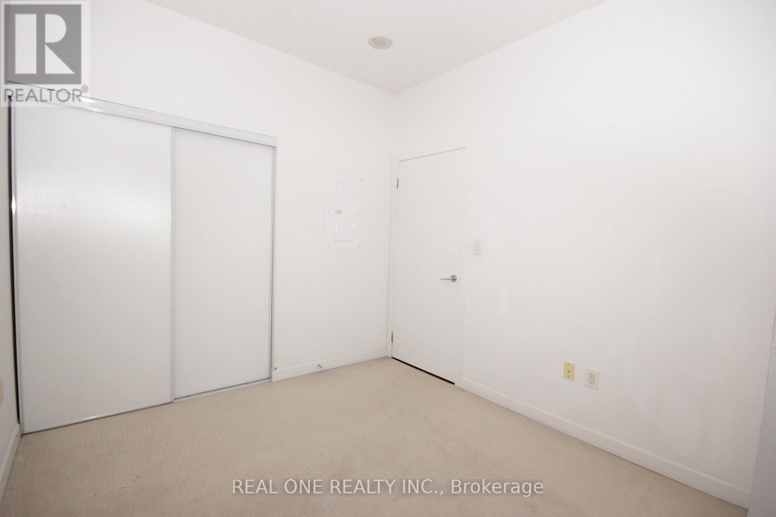 2611 - 66 Forest Manor Road Property Photo 13