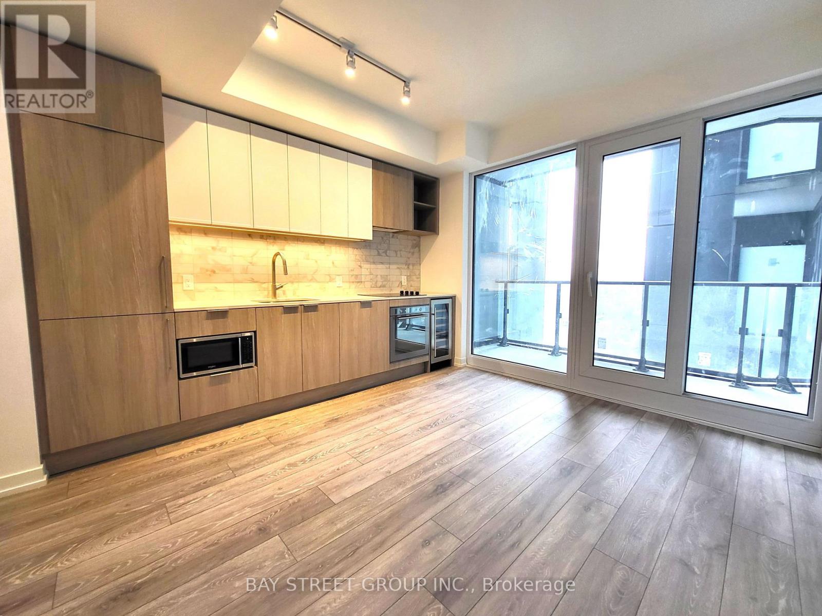 1222 - 2020 Bathurst Street Property Photo 11
