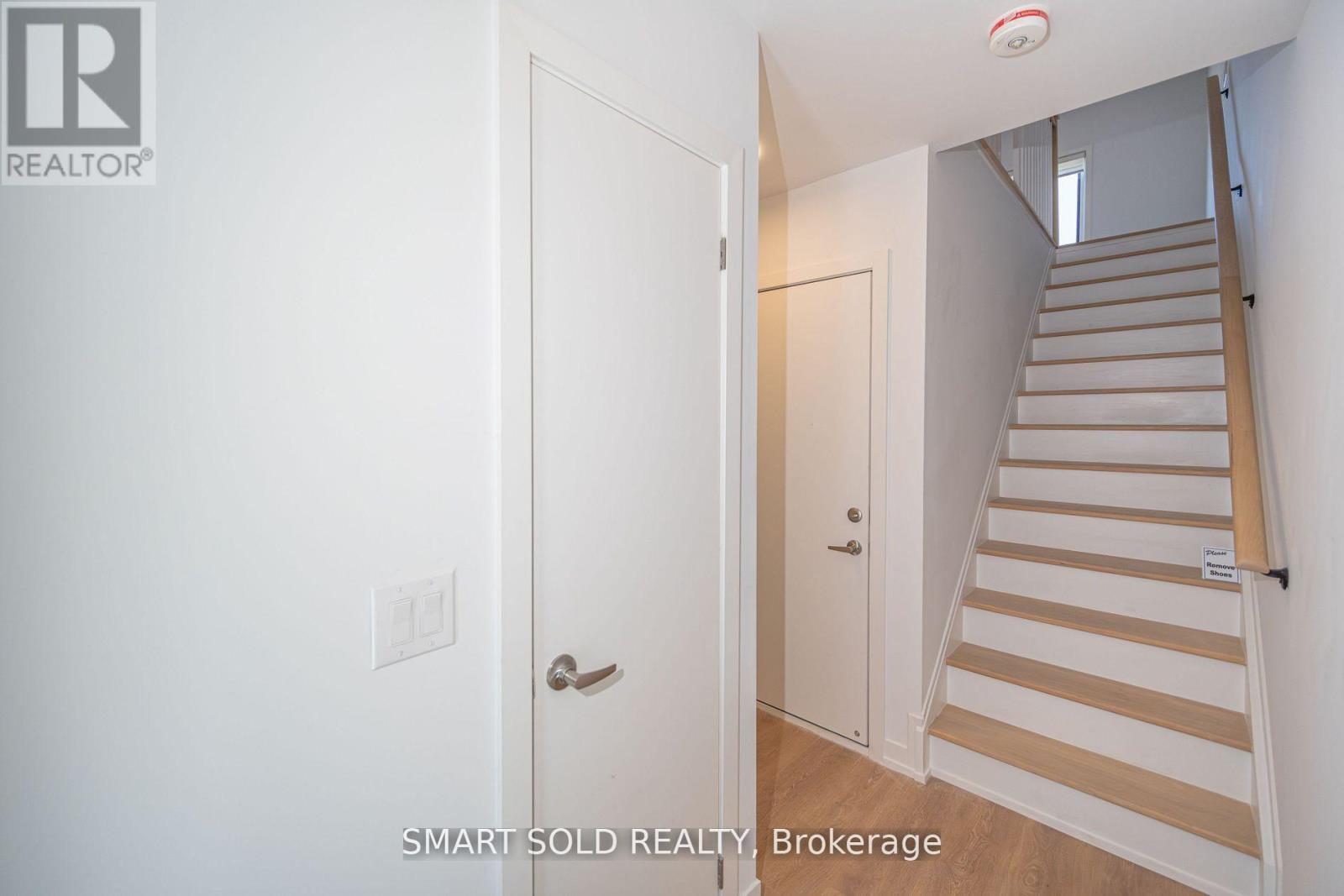 29 Spruce Pines Crescent Property Photo 9