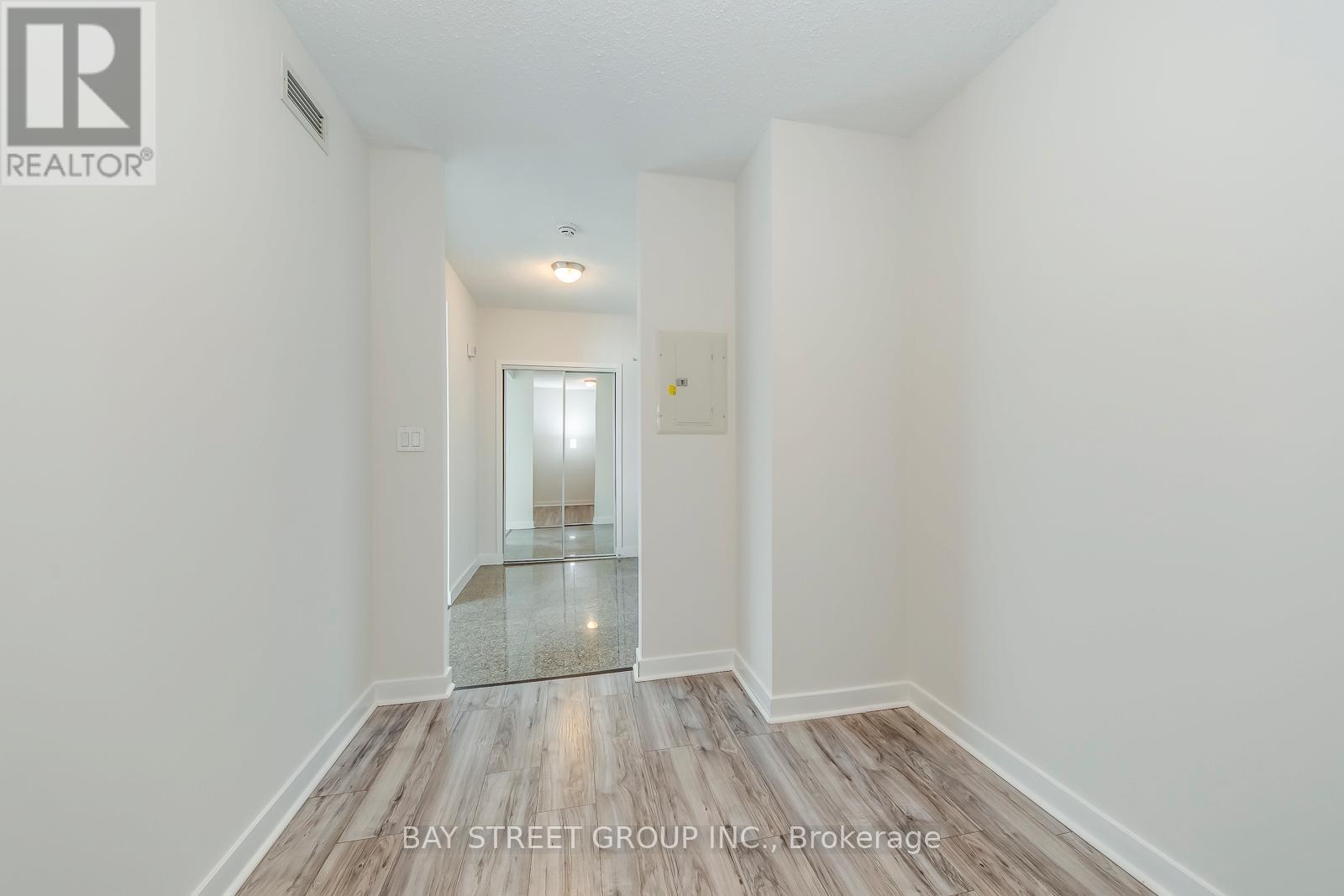 3912 - 35 Mariner Terrace Property Photo 9