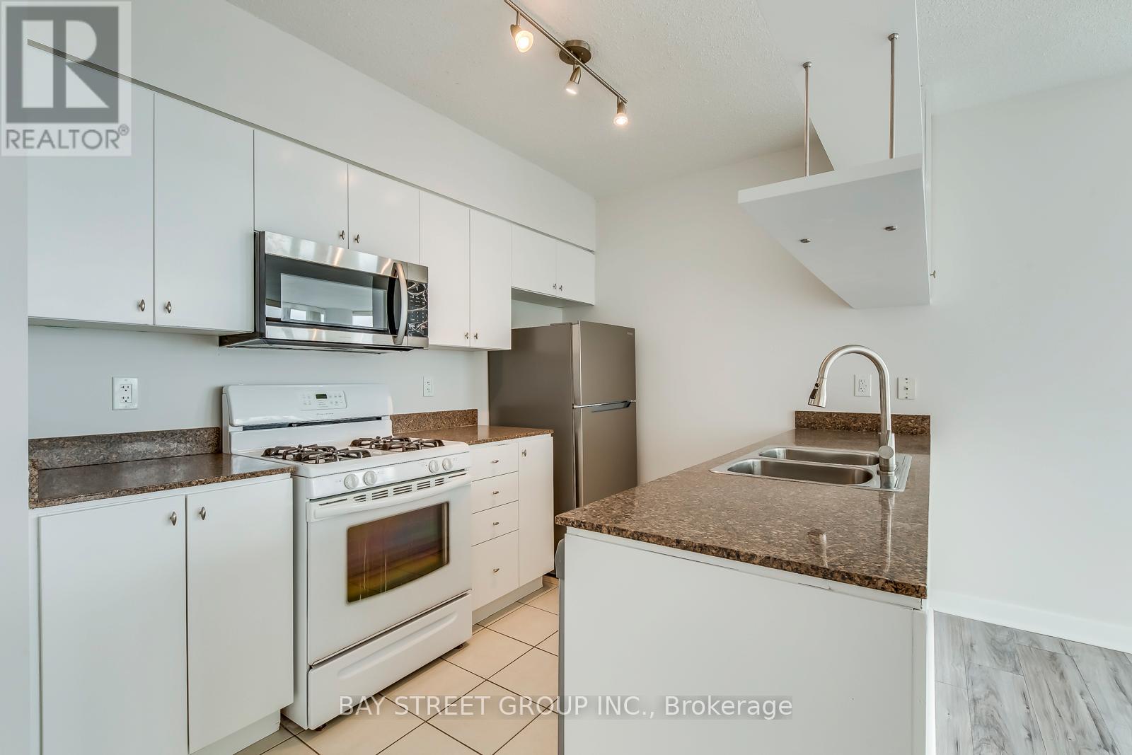 3912 - 35 Mariner Terrace Property Photo 12