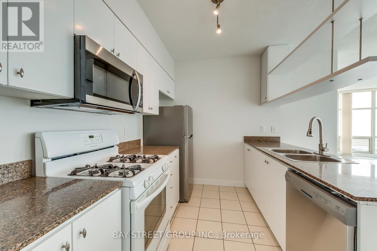 3912 - 35 Mariner Terrace Property Photo 13