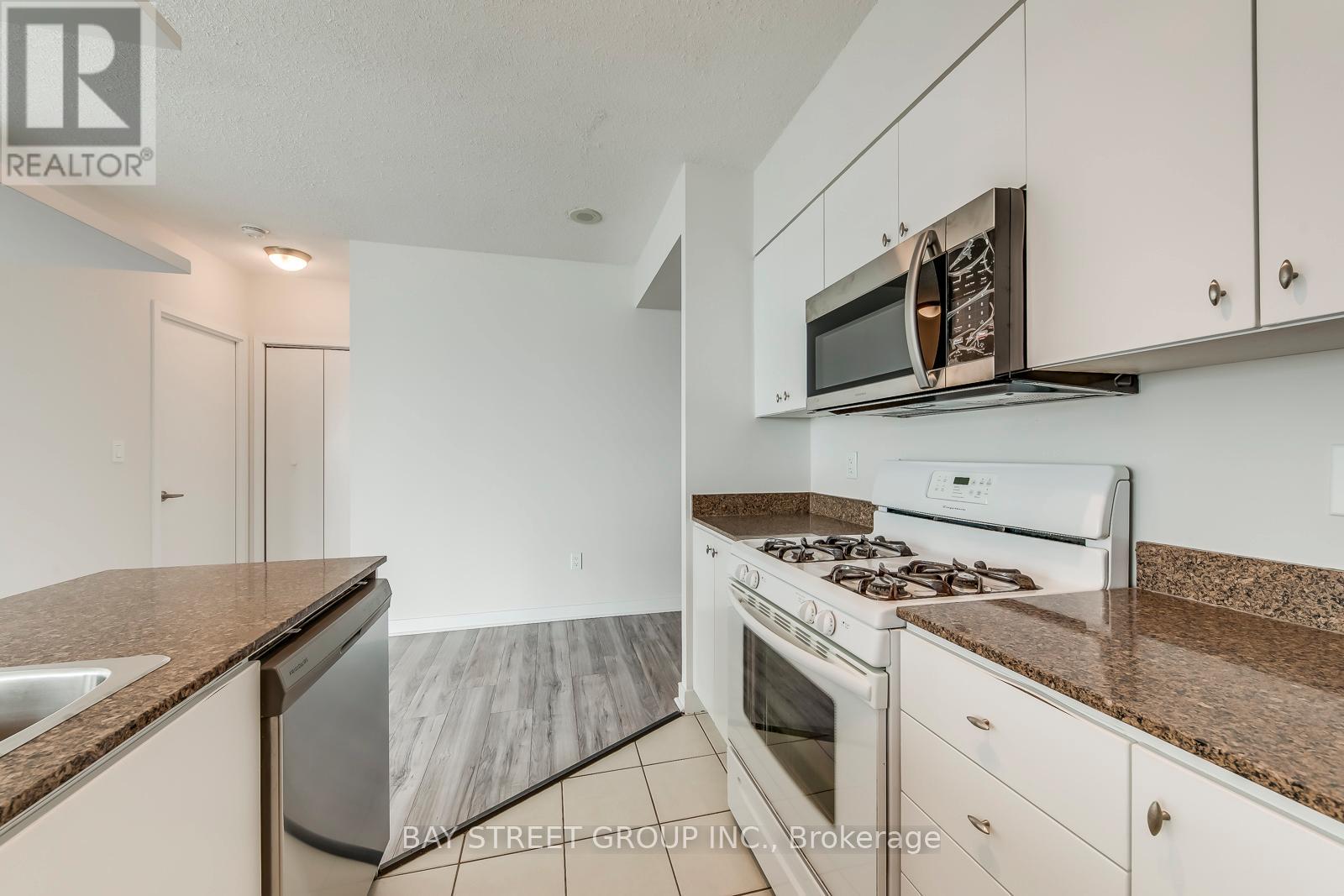3912 - 35 Mariner Terrace Property Photo 14