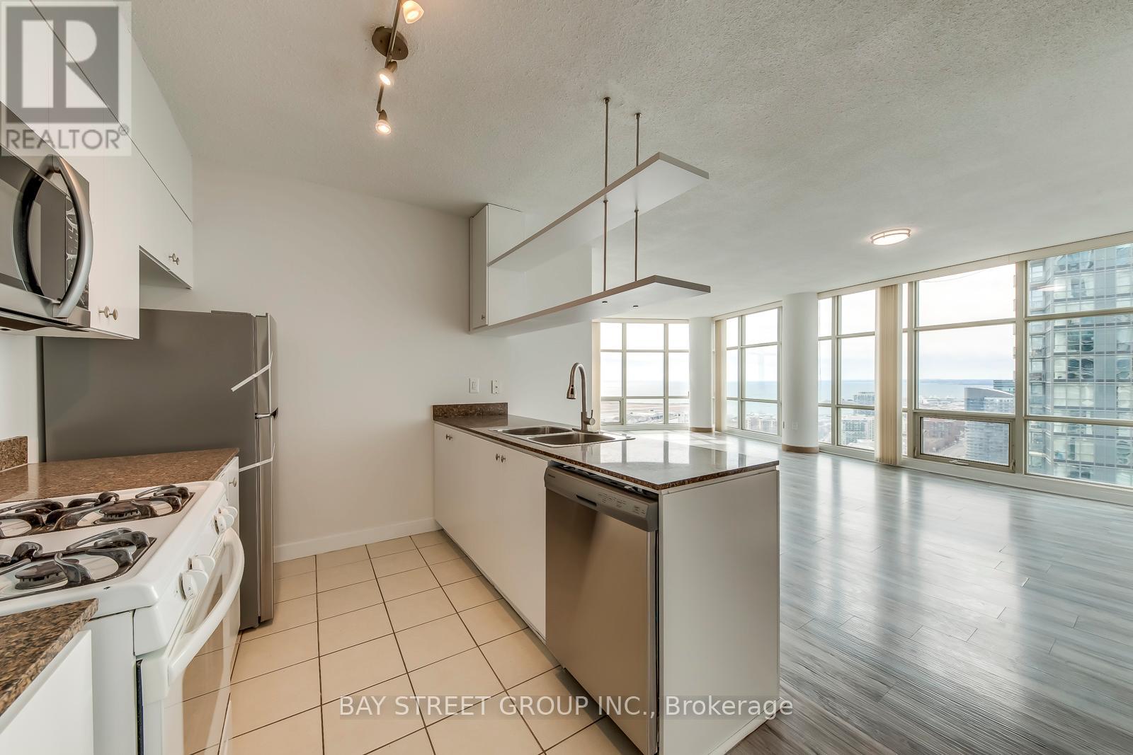 3912 - 35 Mariner Terrace Property Photo 15