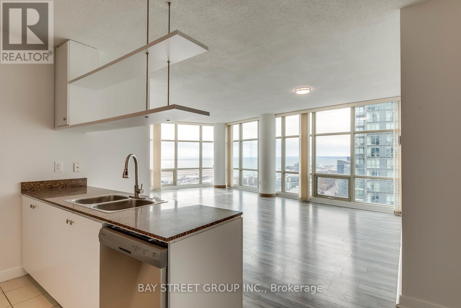 3912 - 35 Mariner Terrace Property Photo 16