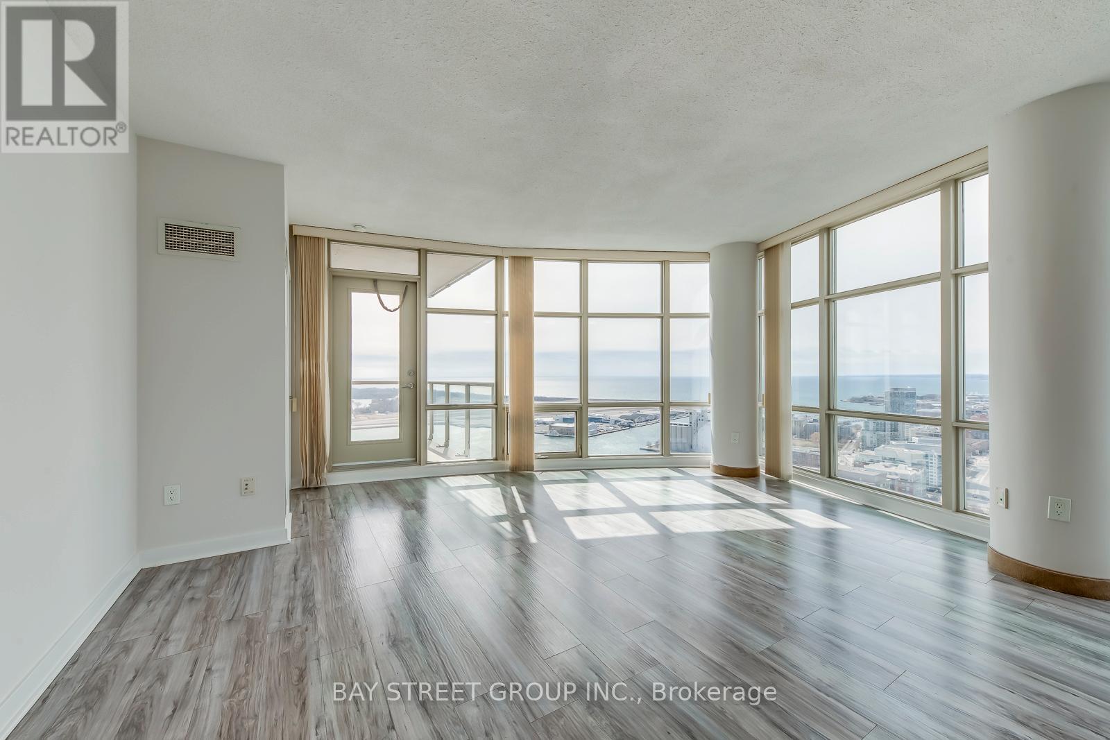 3912 - 35 Mariner Terrace Property Photo 22