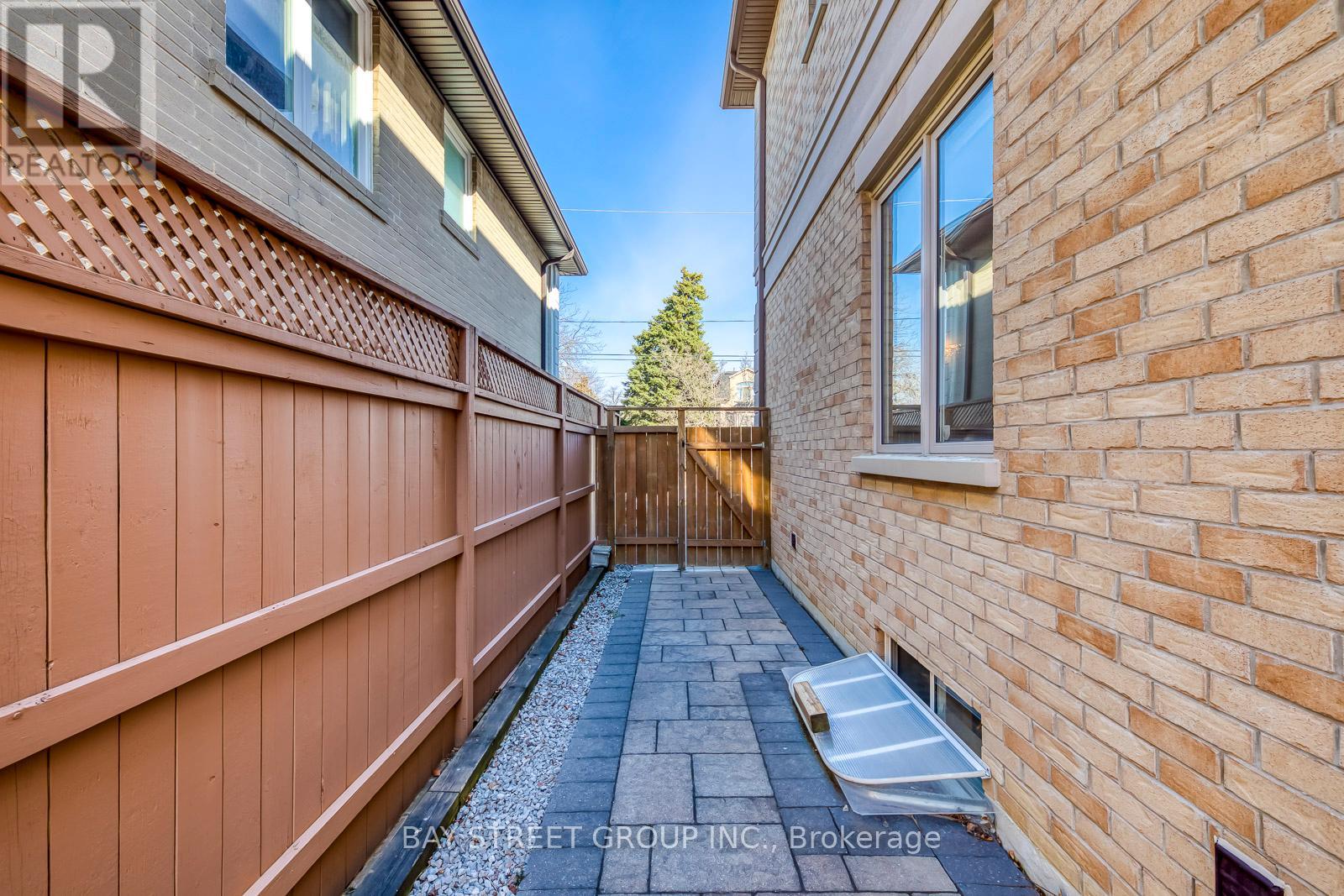 39 Foxwarren Drive Property Photo 46