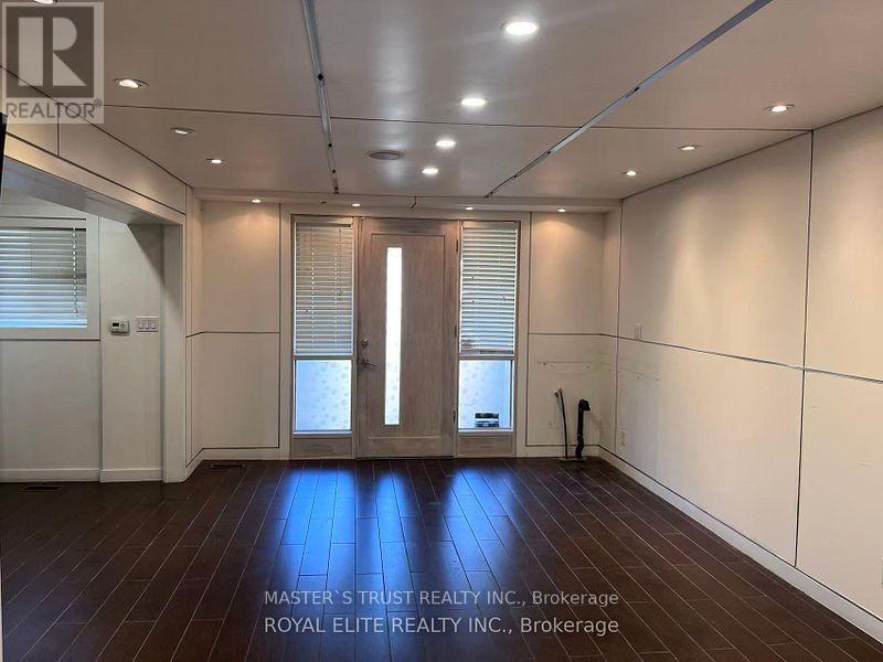 89 Finch Avenue E Property Photo 3