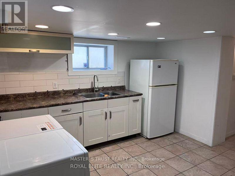 89 Finch Avenue E Property Photo 5