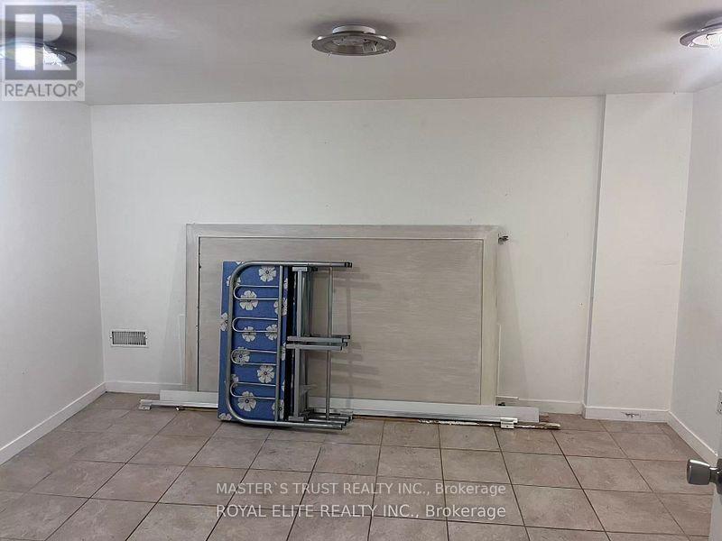 89 Finch Avenue E Property Photo 13