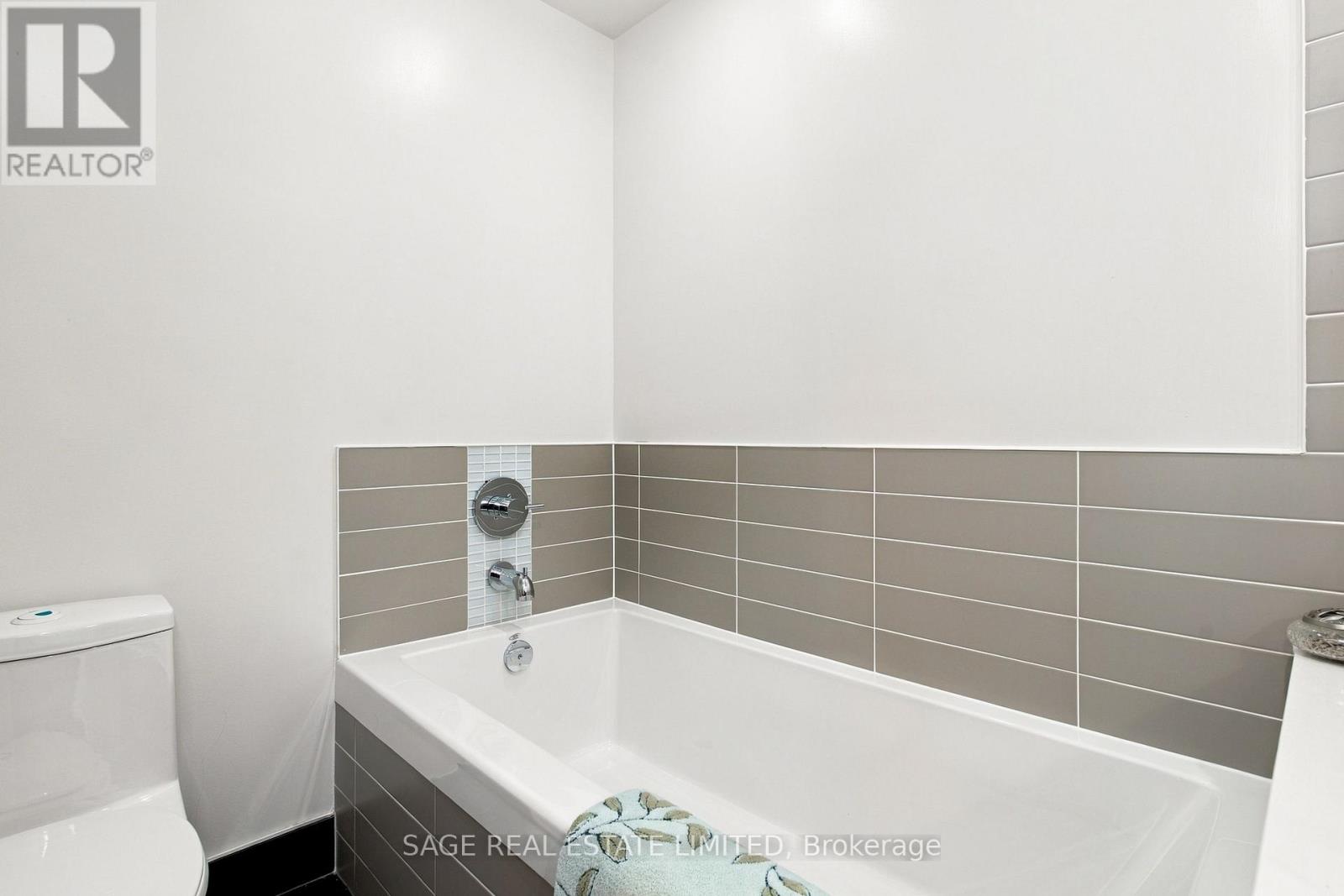 417 - 55 Front Street E Property Photo 21