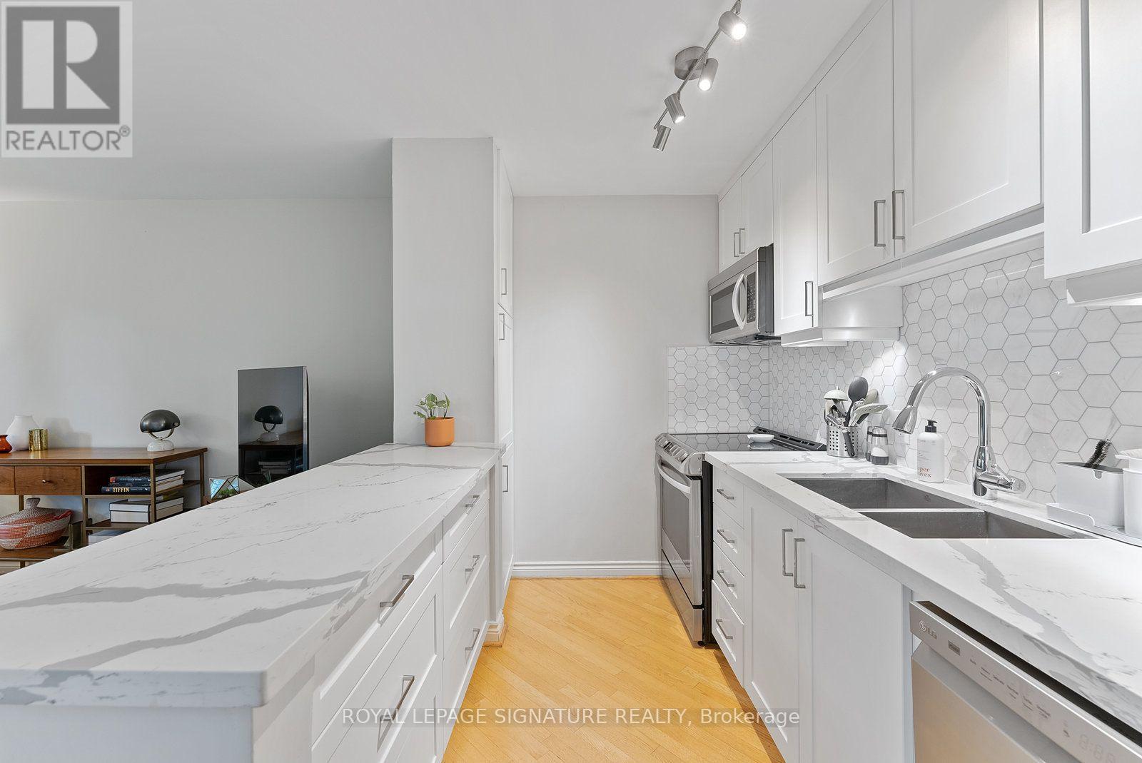 2 - 359 Albany Avenue Property Photo 14