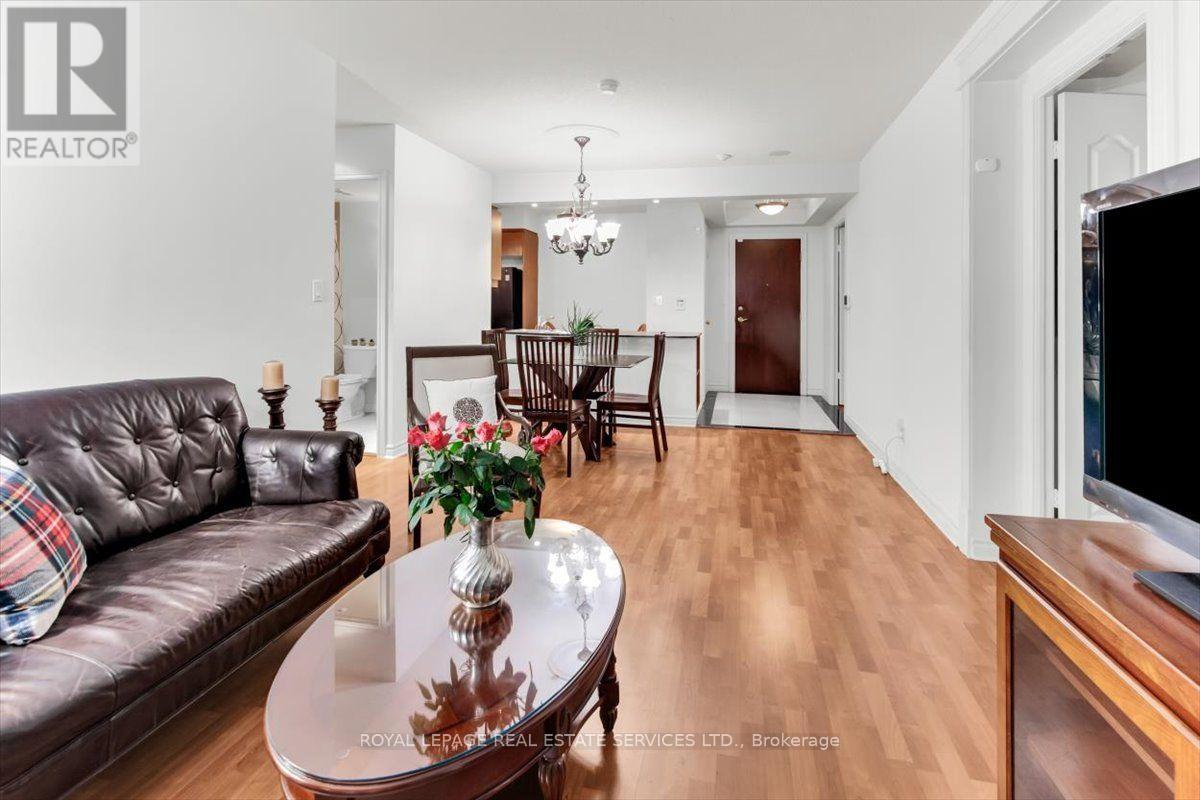 317 - 28 William Carson Crescent Property Photo 8