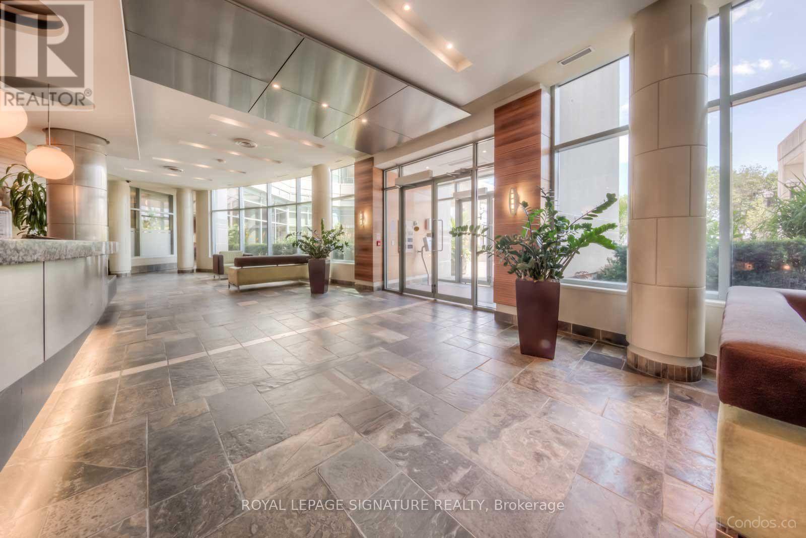 805 - 228 Queens Quay W Property Photo 3