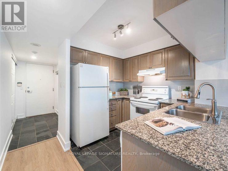 805 - 228 Queens Quay W Property Photo 4