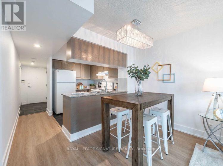 805 - 228 Queens Quay W Property Photo 5